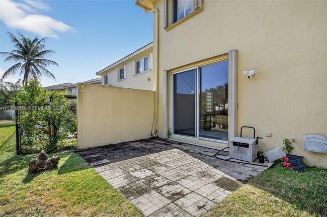 Building Photo - 9041 Silver Glen Way