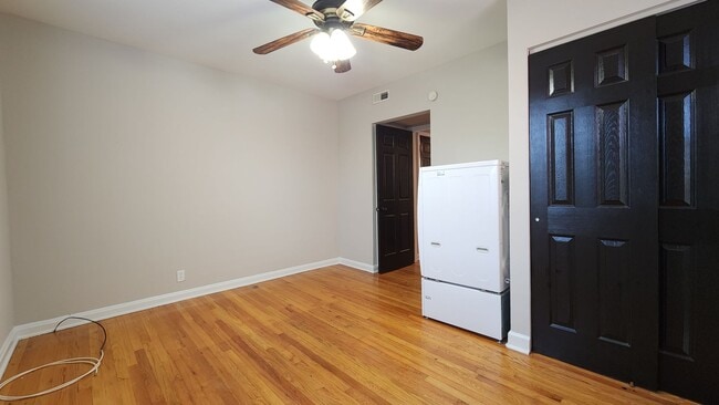 Building Photo - One-Bedroom Apartment in Dogtown*In-Unit Washer & Dryer*Walkable Neighborhood