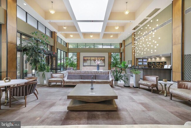 Building Photo - 3713 S George Mason Dr