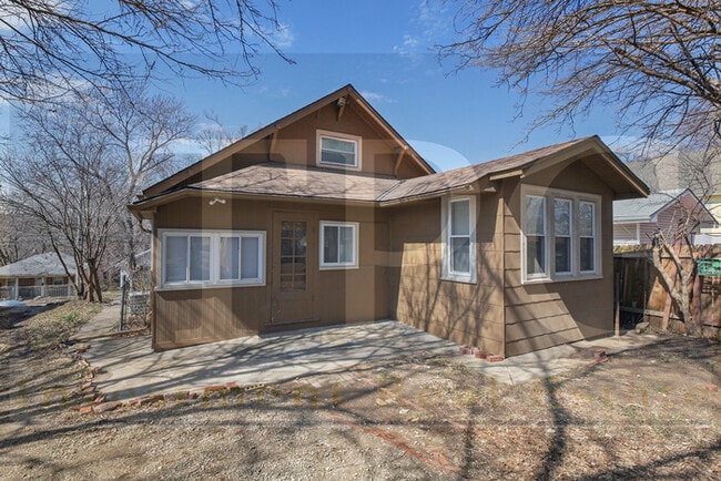 Building Photo - 573 S Crescent Ave