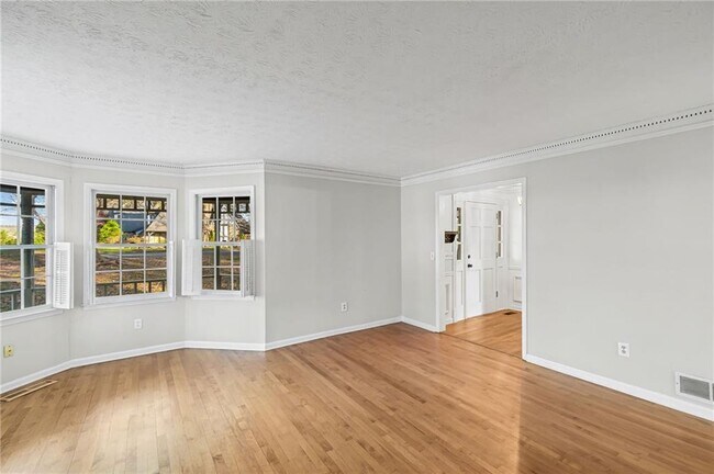 Building Photo - 118 Fitchburg Dr