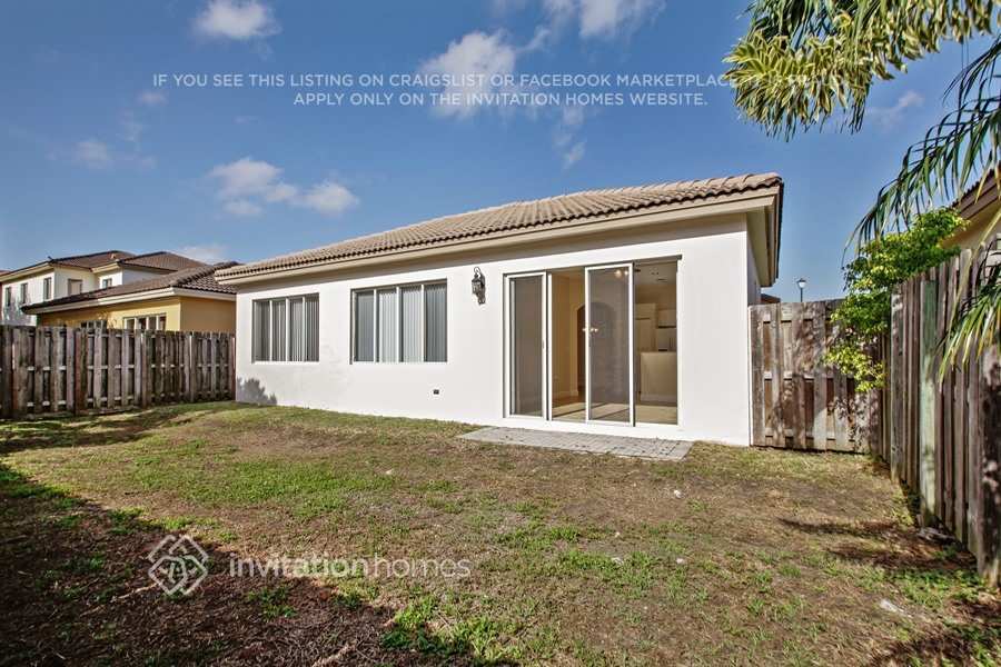 Building Photo - 859 SW 155th Ct