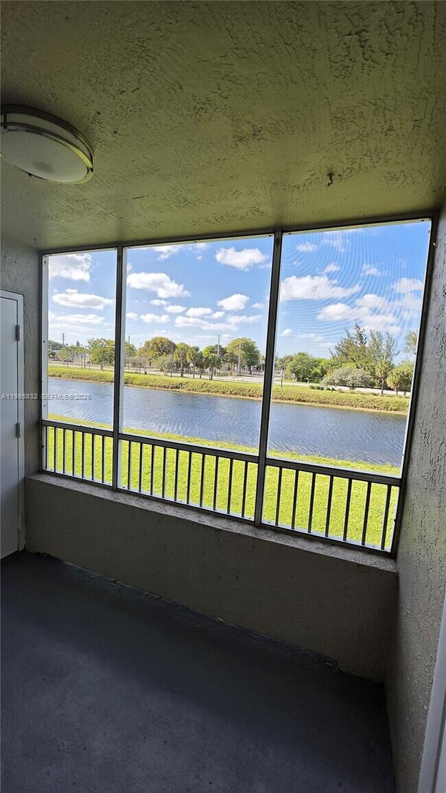 Building Photo - 2881 N Oakland Forest Dr
