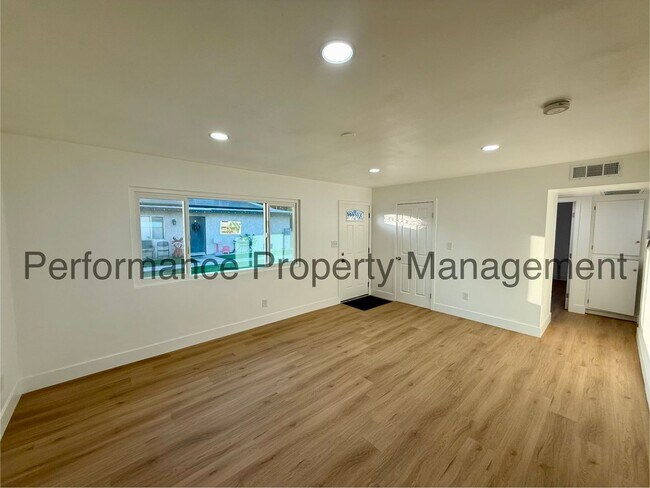 Building Photo - 3401 Squire Ln