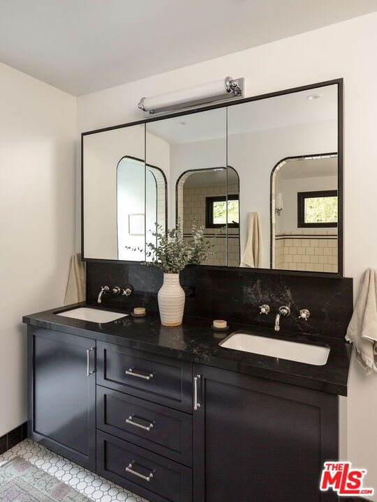 Building Photo - 5692 Holly Oak Dr