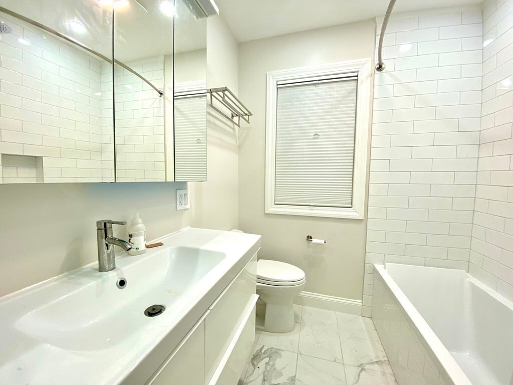 Building Photo - 258 W Broadway