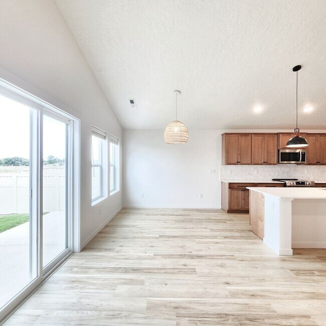 Building Photo - Newer Caldwell Home