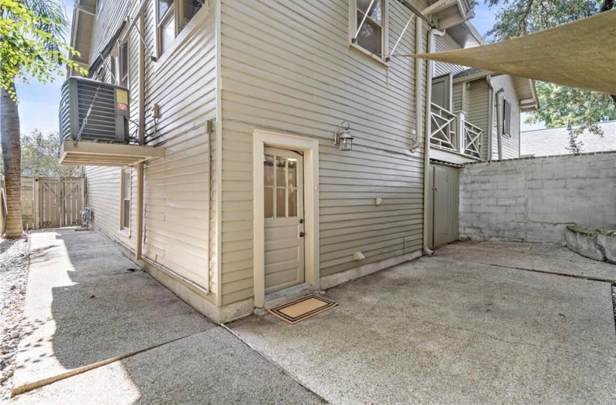 Building Photo - 5815 S Robertson St