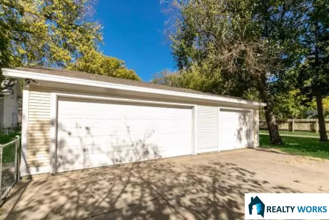Building Photo - Adorable 2 bed 2 bath house!