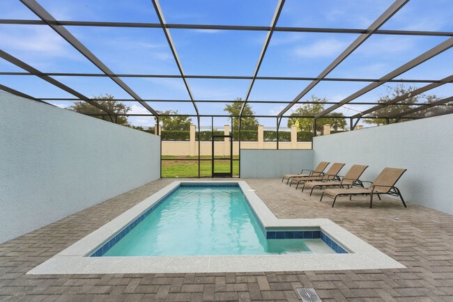 Building Photo - 2440 Dubai St