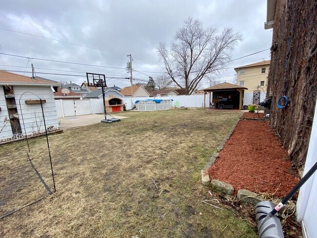 Building Photo - 5526 W Windsor Ave