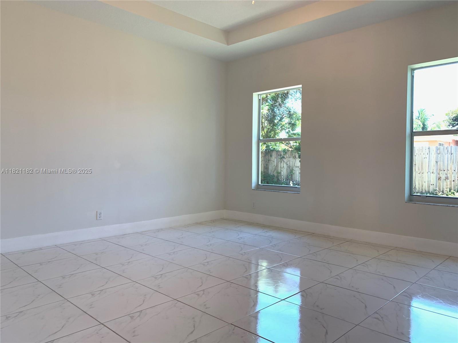 Building Photo - 4604 SW 31st Dr