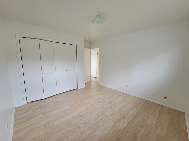 Building Photo - 1646 Grandview Dr