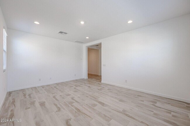 Building Photo - 7682 W Jackrabbit Ln