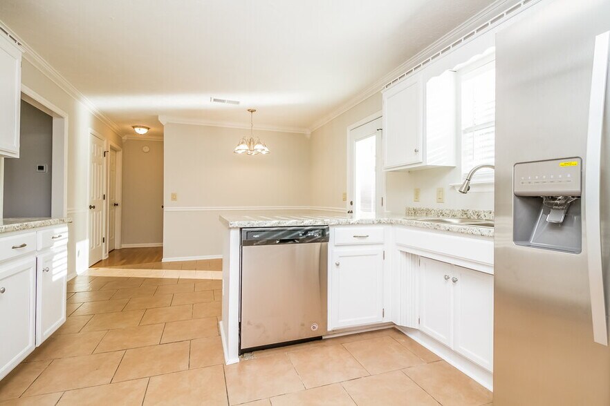 Building Photo - 300 Vernon Traylor Dr
