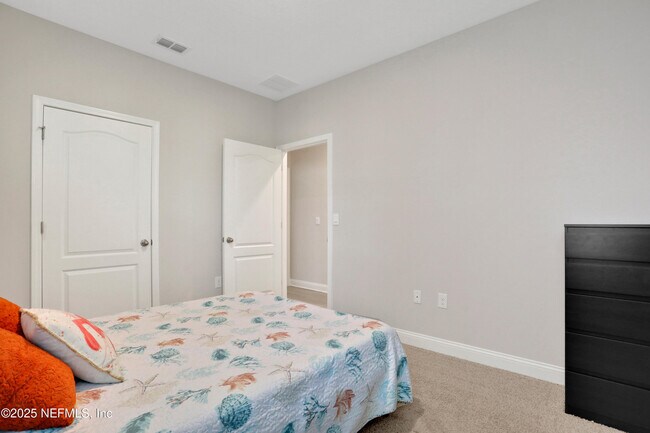 Building Photo - 404 Thistleton Wy