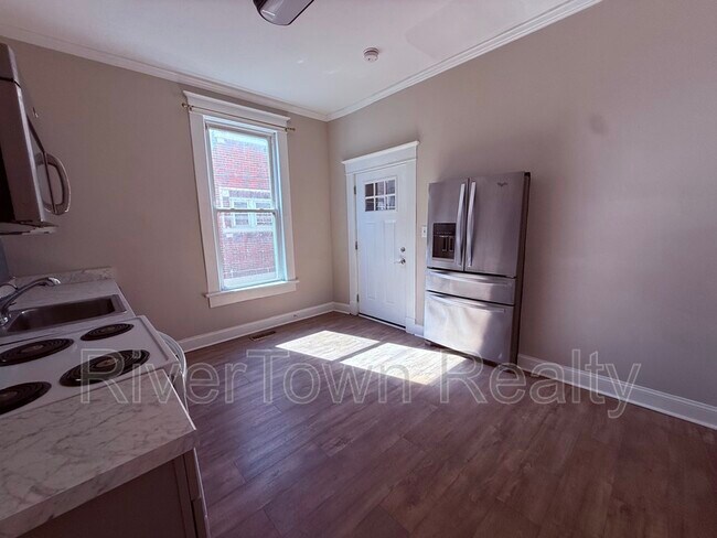 Building Photo - 215 N Bellevue Blvd