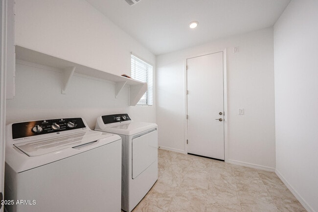 Building Photo - 25110 N 75th Ln