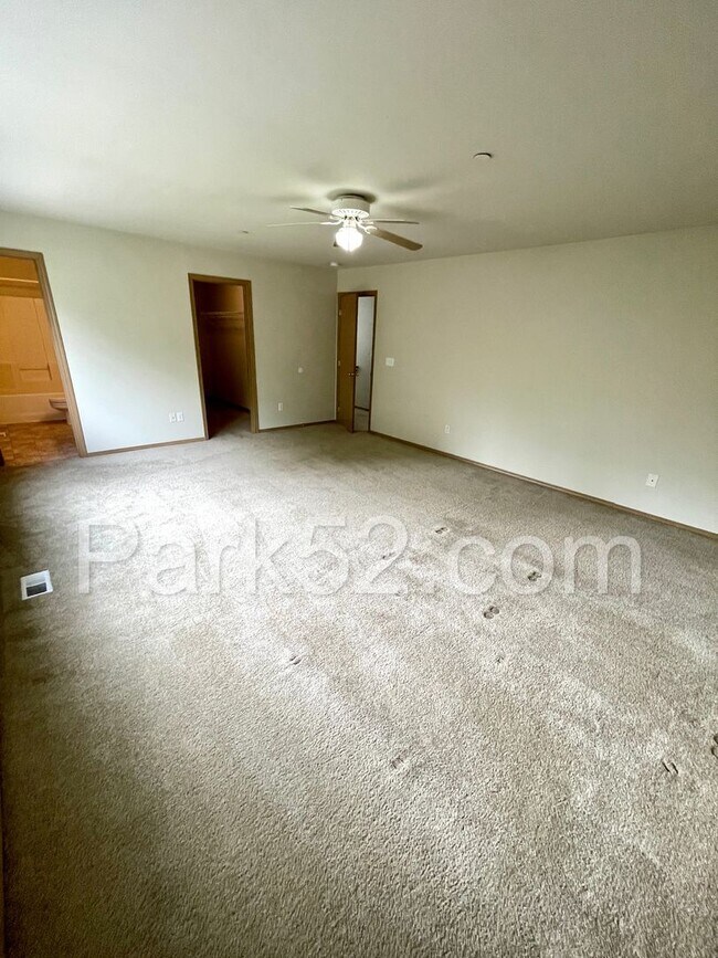 Building Photo - DuPont 4 Bedroom Single Family