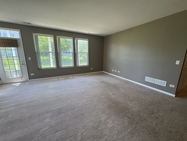 Building Photo - 1574 Millbrook Dr