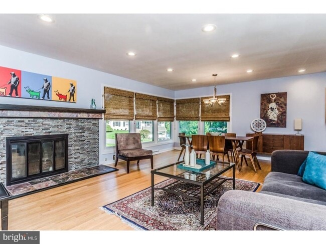 Building Photo - 100 Tudor Ln