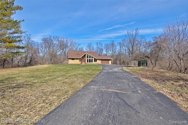 Building Photo - 5307 Metamora Rd