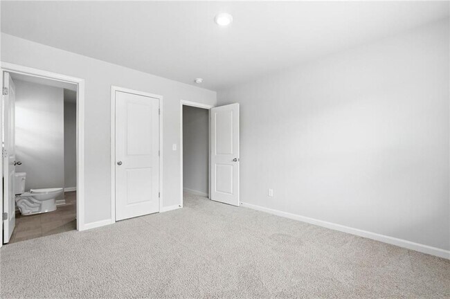 Building Photo - 3132 Hawthorn Farm Blvd