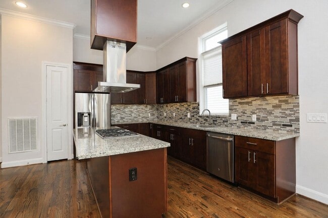 Building Photo - 2212 Stuart St