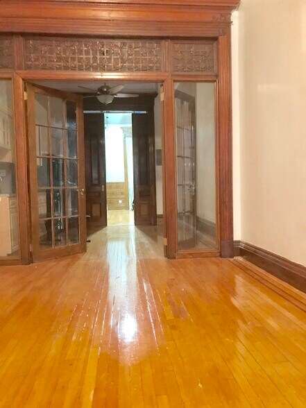 Primary Photo - 15 W 120 St