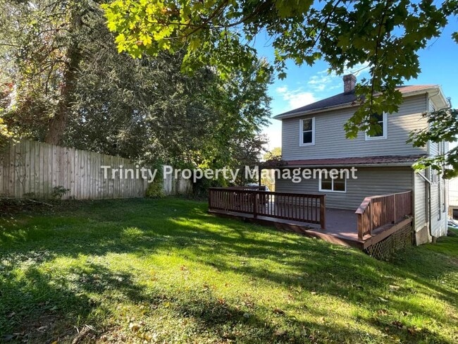 Building Photo - 309 Hedge St
