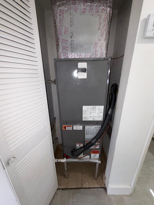 Building Photo - 9405 Fontainebleau Blvd