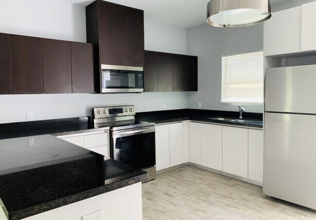 Building Photo - 3806 Valeria - MonMack Place