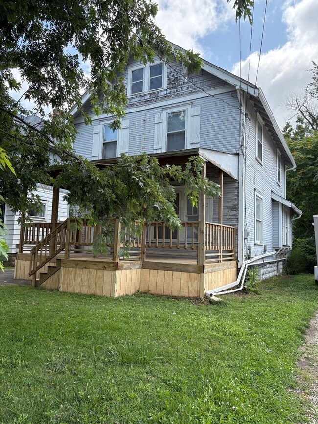Building Photo - 3 Bedroom 1 Bath 2 Story Home