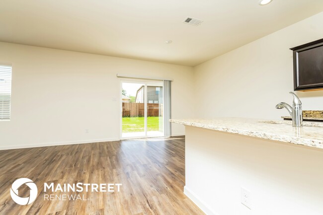 Building Photo - 453 Canoe Way