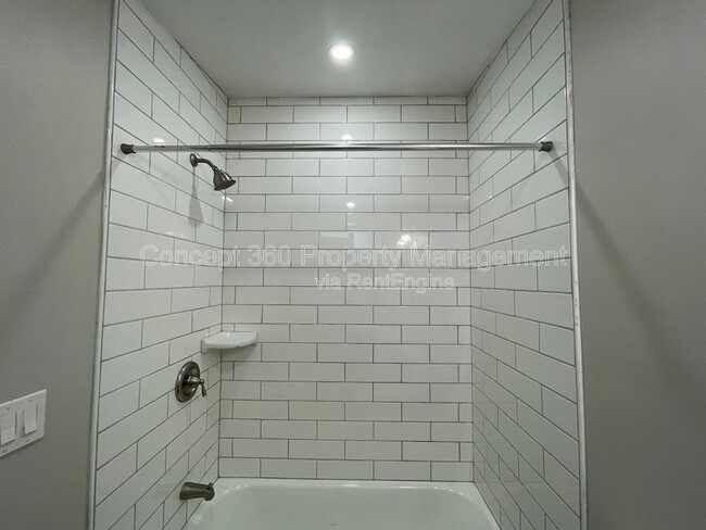 Building Photo - 1325 W Parade St
