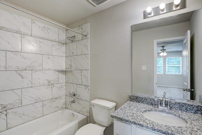 Building Photo - 725 W Foley St