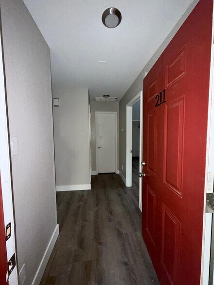 Building Photo - 211 Shrum Ct