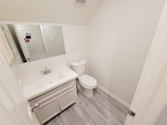 Building Photo - 3610 Honey Creek Dr