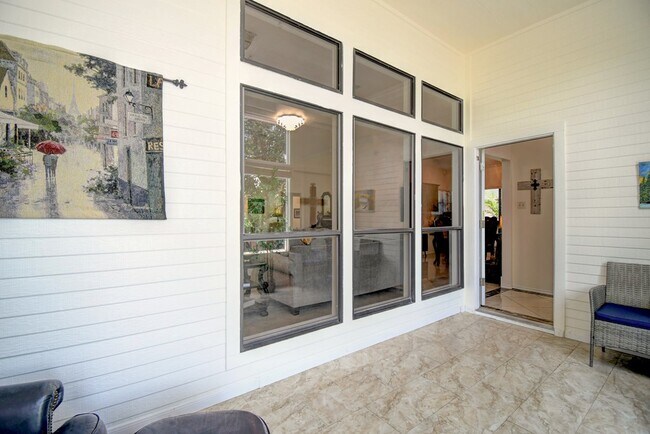 Building Photo - 719 Oak Hollow Dr