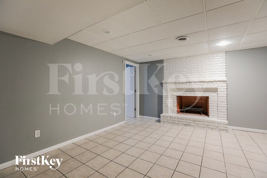 Building Photo - 9000 N Grand Ave