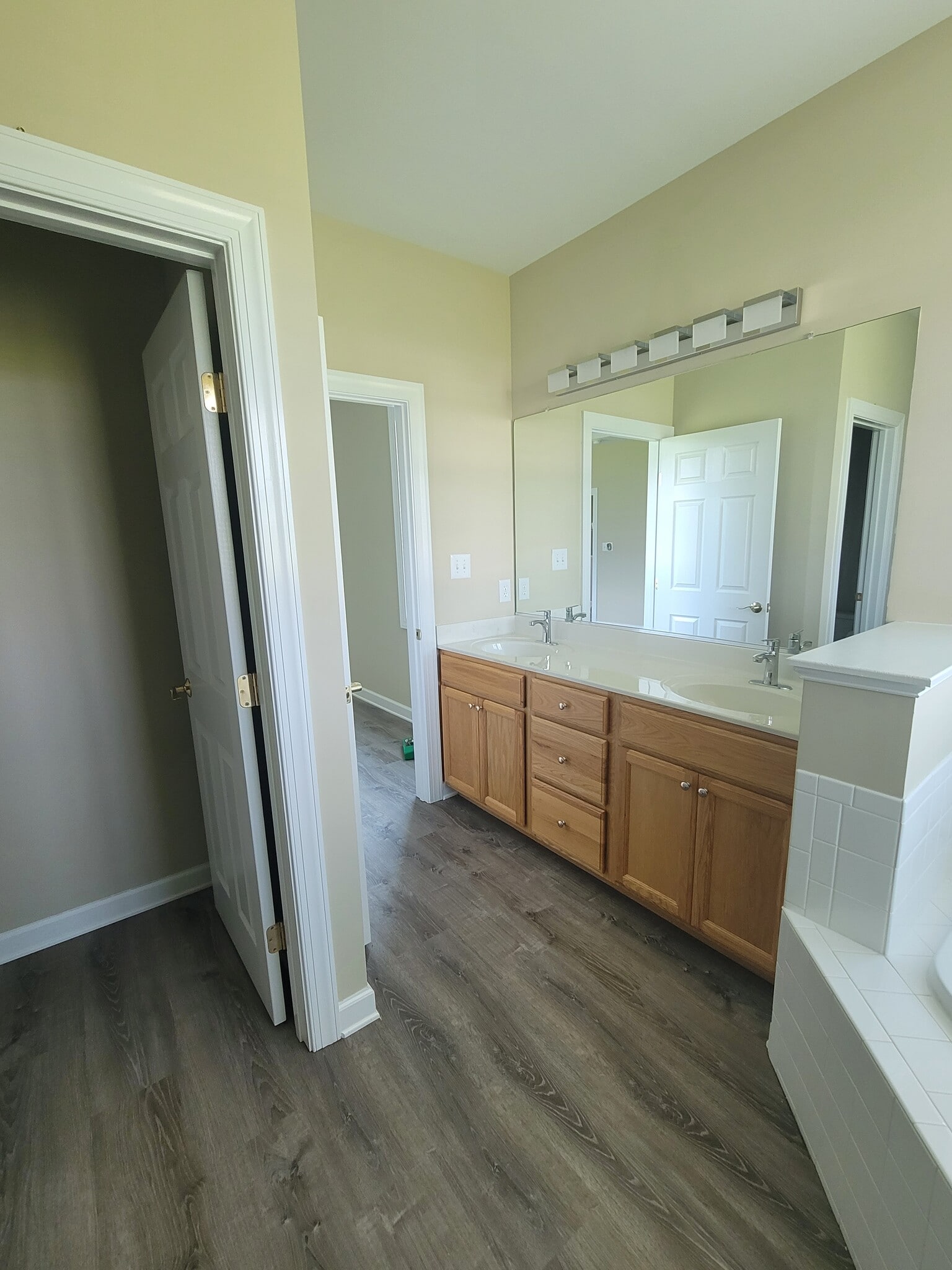 Building Photo - 32818 Almwick Ln