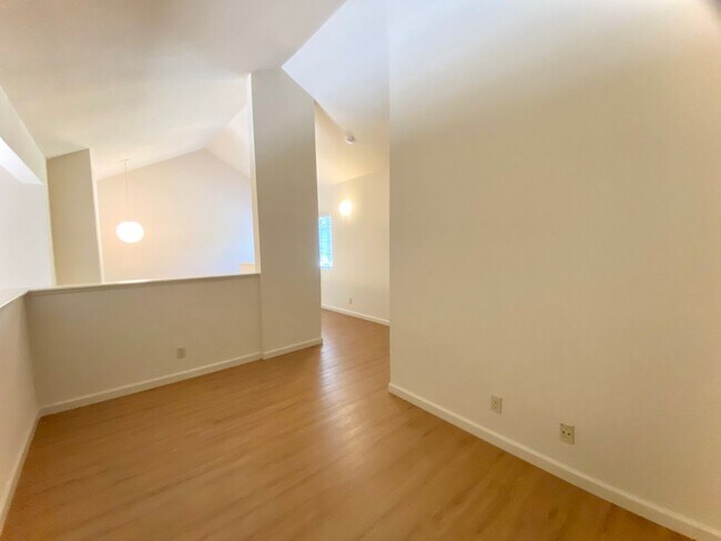 Building Photo - Large, open-concept 2-bedroom home in Mission San Jose!