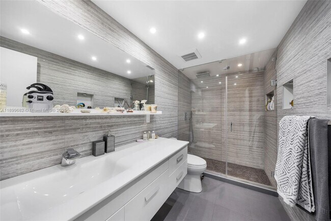 Building Photo - 9801 Collins Ave