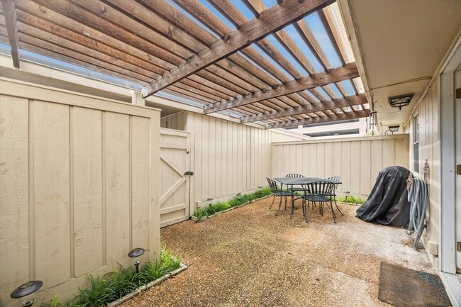 Building Photo - 6330 Briar Rose Dr