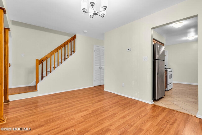 Building Photo - 438 Oak Knoll Dr