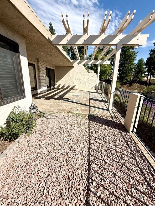 Building Photo - Coveted Highpoint Property