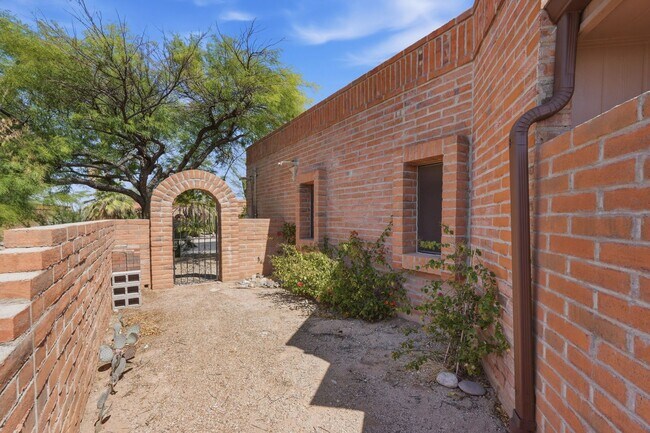 Building Photo - Pending/ Rented - Refined Desert Living in the Catalina Foothills