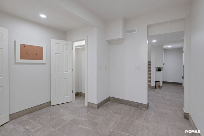 Building Photo - Stunning 4BR Townhome in Paces West Community