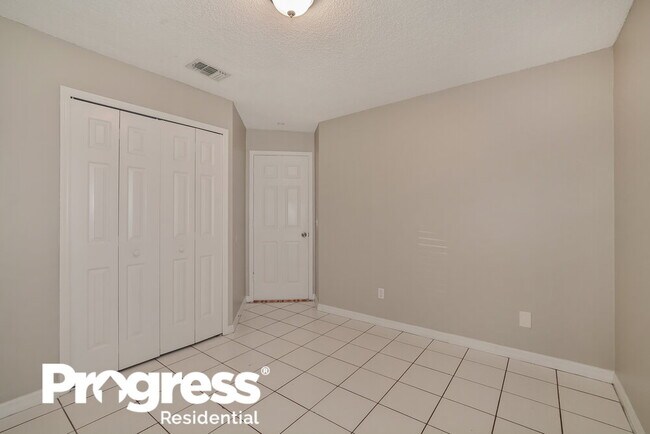Building Photo - 2337 Donegan Pl