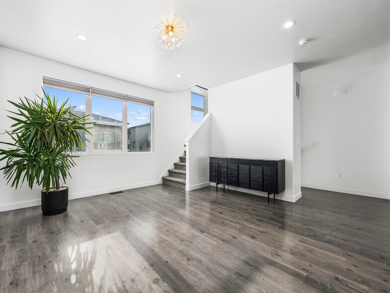 Building Photo - 439 S Meadow Garden Rd